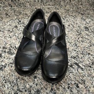 Aravon Kitt Cross strap shoes